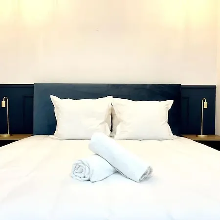 Charming Flat - *